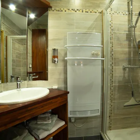 Appartement L'escale Sud Gironde - Sejour Romantique Avec Jacuzzi Privatif Et Petit-dejeuner - Piscine - Options Massage, Traiteur Et Brunch Pompejac