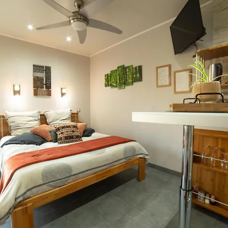 L'escale Sud Gironde - Sejour Romantique Avec Jacuzzi Privatif Et Petit-dejeuner - Piscine - Options Massage, Traiteur Et Brunch * Pompejac