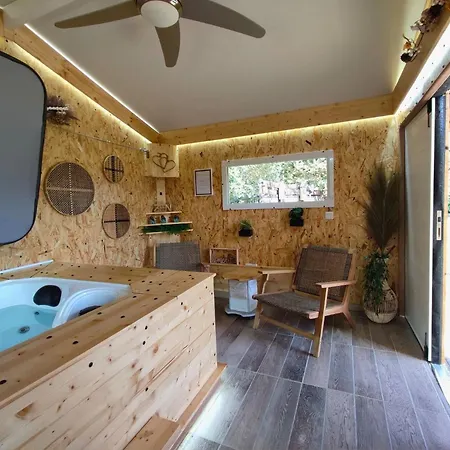 L'escale Sud Gironde - Sejour Romantique Avec Jacuzzi Privatif Et Petit-dejeuner - Piscine - Options Massage, Traiteur Et Brunch *
